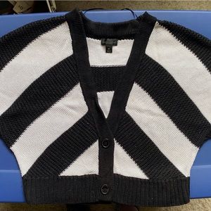 Worthington, black and white cropped sweater/shrug. Size XL